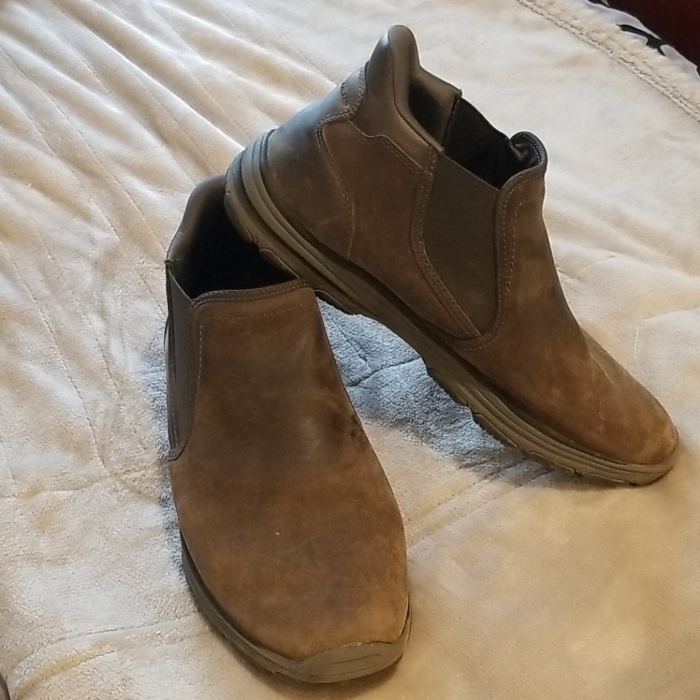SKECHERS ANKLE CHUCKA BOOTS